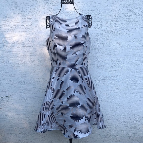 Gabby Skye Dress - Picture 4 of 9